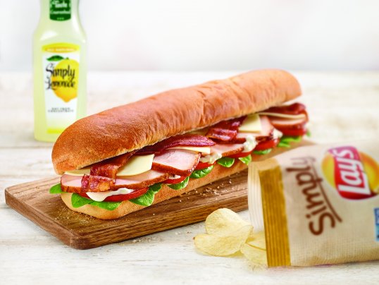Subway - Turkey Sub With White Bread, Lettuce, Green Peppers, American