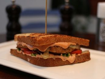 Sandwich Club Premium cu grătar pui, McDonald's