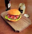 Fast Food, hamburger; 1 felie mare de vită tocata, cu condimente