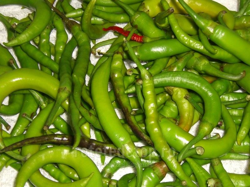 Masline verde cu chili (ardei iute)