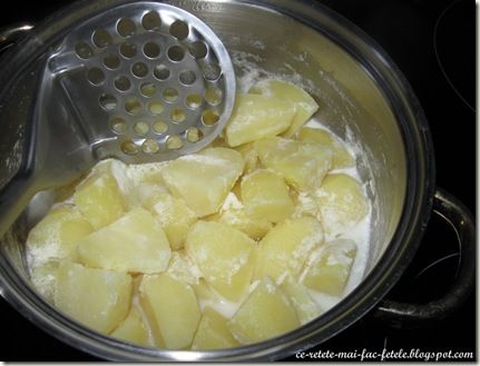 Cartofi, piure, facut in casa, cu adaos de lapte si margarina