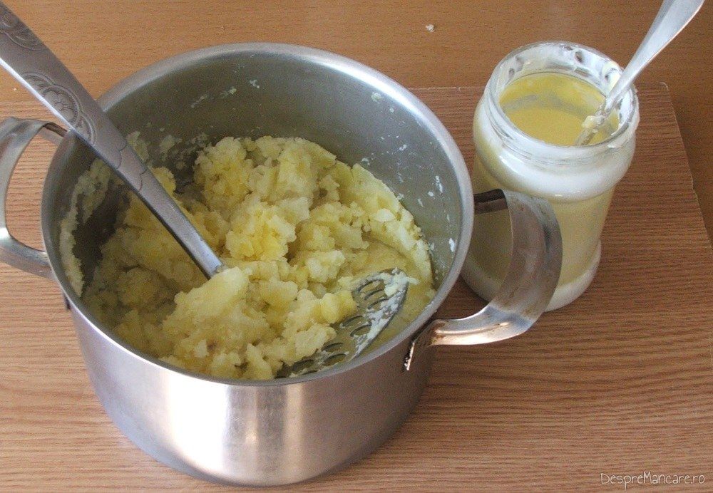 Cartofi, gratinati, amestec (amestecat) uscat, preparat cu apa, lapte integral si unt